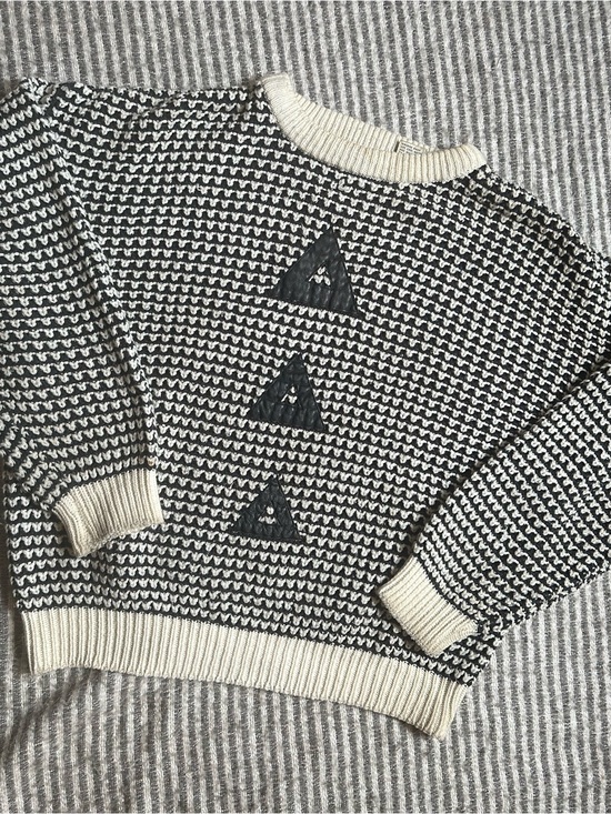 Gabrielle Sweaters - Women’s Black & Cream Patterned Knit Sweater